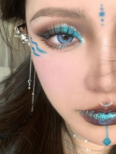 Girlcult #eyeshadow palette #45 Mermaid Crying Tears, works so well🔵🤟 All credit by SuXing GROUP 📕RED ID 1551091277 #eyemakeup… | Instagram Shark Makeup, Holographic Eyeshadow, Alien Makeup, Crying Tears, Eye Makeup Designs, Fairy Makeup, Mermaid Makeup