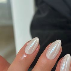 yaletownclaws on Instagram: "Vanilla chrome, the perfect wedding nails !!! . Gel X full set using @apresnailofficial . . . . . .  #vancouver #yvr #nail #nails #nailsart #nailssalon #salon #spa #vancouverbeautyblogger #trending #mountpleasant #burnaby #northvancouver #kitsilano #westcoast #summertrends #la #vancouveraesthetic" Chrome Nails For Wedding, Neutral Nails For Vacation, Nails To Get Engaged In, Vanilla Chrome Nails Square, Gel Nails Ideas Chrome, Mail Gel Ideas, Summer Wedding Nails Bridesmaid, Fiancé Nails, Vanilla Crome Nails