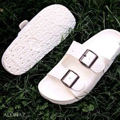 white buckle jandals® - pali hawaii Jesus sandals  #jandals #vegansandals #palijandals #palihawaiisandals #jesussandals #palihawaii Pali Hawaii Sandals, Jesus Sandals, Classic Sandals, Vegan Sandals, Hawaii Outfits, Tropical Style, Buckle Sandals, Hawaiian Style, Made Clothing