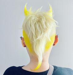 Disturbing Pictures, Weird Hair, Hair Shows, Hair Shades, Yellow Hair, Funny Text