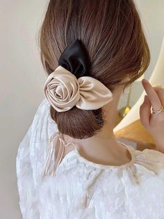 Sanggul Cepol, Unique Hair Clip, Decorative Hair Clips, Diy Hair Accessories Ribbon, Rose Hair Clip, Hair Clips Diy, Hair Accessories Clips, French Hair, Rose Hair