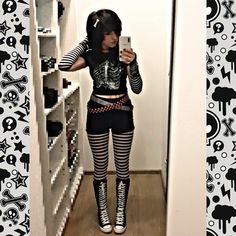 Scene Alt Fashion, Scene Fit Ideas, Scene Inspired Outfits, Emo Looks 2000s, Y2k Egirl, Scene Goth Outfits, Scene Leggings