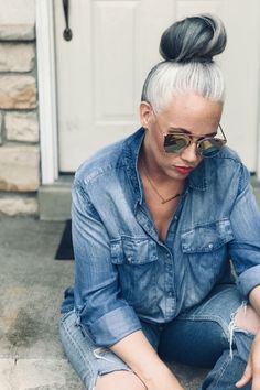 Fresh Blush Aviators. Classic! #blush #aviators #eyewear #sunnies #sunglasses #gold #rosegold #trending #womensfashion #womensstyle #styleinspo #accessories #denim Gray Transition, Hair Blending, Grey Hair Transformation, Hair Transition, Hair Silver