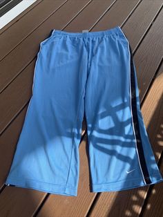 These Nike capris are in excellent condition. They are a size XL and have a drawstring. Smoke free home. Bermuda Shorts, Capri Sweatpants, Cropped Sweatpants, Nike Blue, Athletic Pants, Women Vintage, Vintage Nike, Cropped Pants, Dri Fit