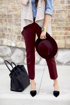 burgundy crush// Burgundy Trousers, Look Winter, Maroon Pants, Burgundy Pants, Burgundy Fashion, Giovanna Battaglia, Anna Dello Russo, Fashion Autumn