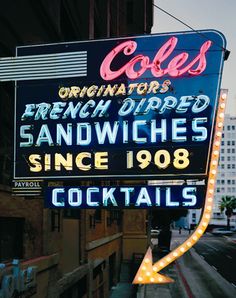 the neon sign for cole's is lit up