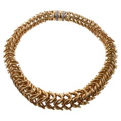 Chunky and impressive 18k gold interlocked link necklace, with approx. 2.00ctw SI/H diamonds on the clasp. The necklace is 17" long, center point is 1" in diameter. Hallmarked 18k and 750. Weight of the piece - 120.5 grams. Luxury 22k Gold Link Chain Necklace, Link Necklace, Gold Diamond, 18k Gold, Jewelry Necklaces, Gold