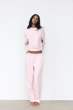 BASIC PLUSH SWEATSHIRT - Pastel pink | ZARA United States Pink Sweat Suit, Sweat Set Outfits, Matching Sweat Set, Cute Sweats, Pink Tracksuit, Pink Sweat, Sweat Sets, Sweat Suit, Sweat Set