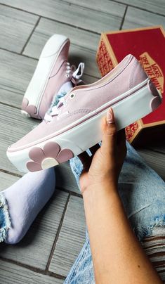 Pretty Sneakers, Trendy Womens Shoes, Trendy Shoes Sneakers, Pretty Shoes Sneakers, Sneakers Pink, Shoe Inspo, Nike Sneakers Women, Swag Shoes, Unique Shoes