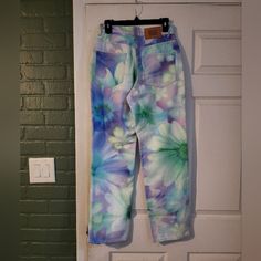 Brand New With Out Tags Smoke Free Home Size 27 Flower Tie Dye, Chino Pants Women, Cowboy Jeans, Flower Tie, Urban Outfitters Jeans, Khaki Chino Pants, Bdg Urban Outfitters, Printed Jeans, Carpenter Jeans