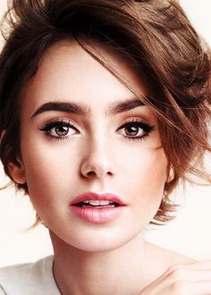 Lily Collins                                                                                                                                                                                 More ليلي كولينز, Ombré Hair, Phil Collins, Lily Collins, 인물 사진, Short Hairstyles For Women, Beauty Inspiration, Beautiful Eyes, Pretty Face