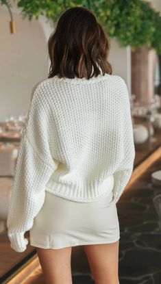 Detail: Knit fabric; Solid; Drop shoulder; Pullover; Size Available: Size Length Bust inch cm inch cm S 22.6 57 39.4 100 M 23 58 41 104 L 23.4 59 42.2 108 XL 23.8 60 44 112