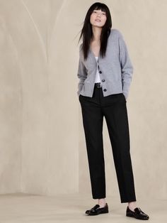 New Women's Clothes | Banana Republic Factory Black Slacks Outfit, Banana Republic Outfits, Miranda Kerr Street Style, 6th Form Outfits, Jeans Outfit For Work, Stylish Outfits For Women Over 50, Petite Business Casual, Leg Pants Outfit, Slacks For Women