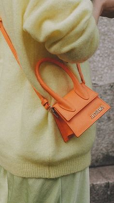 Sarah Christine, Week Outfits, New Years Look, Small Sling Bag, Minimal Wardrobe, Street Style Bags, London Fashion Week Street Style, Fashion Week Outfit