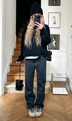 Cozy Cool Outfits, Brooklyn Style Fashion, Winter Inspo Outfits Fall Street Styles, Paris Going Out Outfit, 2024 Aesthetic Outfits, 2014 Fashion Aesthetic, Foggy Day Outfit, Hippie Chic Outfits Boho Street Styles, Alternative Style Leather Jacket For Winter Streetwear