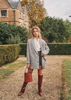 Fall Fashion Coats, British Country, Estilo Preppy, Brown Bag, Fall Coat, Tall Boots, Country Life