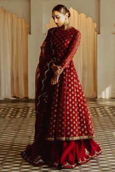 Premium Red Lehenga and Raw silk Pishwas Frock Pakistani Wedding Dress is a stunning attire adorned with Floral designs and Embroidery work. Fast shipping. Frock Pakistani, Lehenga Dress, Desi Wedding Dresses, Pakistani Wedding Dress, Pakistani Wedding Outfits, Pakistani Fancy Dresses, Pakistani Fashion Party Wear, Red Lehenga, Bridal Dress Fashion