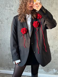 Customized Vintage Blazer in Black With Roses Decoration, Upcycled Vintage Blazer - Etsy Clothing Details Ideas Inspiration, Upcycle Blazer, Blazer Upcycling, Upcycled Suit, Thrift Flip Clothes Ideas, Blazer Embroidery, Blazer With Embroidery, Upcycled Coat, Embroidery Blazer