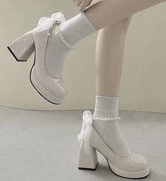 Aesthetic High Heel Shoes, White Platform Heels Aesthetic, Aesthetic Heels Vintage, Aesthetic Platforms, Aesthetic White Shoes, White Heels Aesthetic, White Shoes High Heels, Girly Fashion Aesthetic, White Shoes Aesthetic