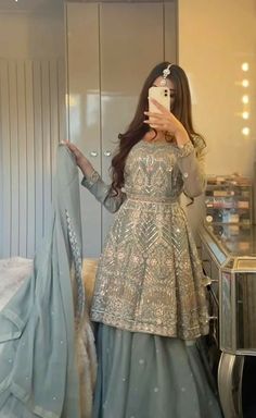 Pakistani Dress Sharara, Pakistan Eid Outfit, Indian Outfits Sharara, Dress For Eid 2024, Red Eid Outfit, Aesthetic Sharara Outfit, Poses In Gowns, Types Of Long Sleeves, Casual Eid Outfits