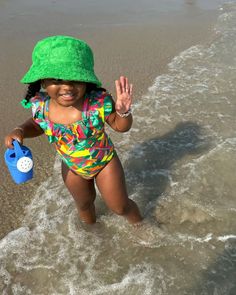 Beach With Baby, Baby Hair Growth, Kay Flock, Cute Family Pictures, Mommy And Baby Pictures, Cute Babies Photography, Future Mommy, Moms Goals, Mommy Goals