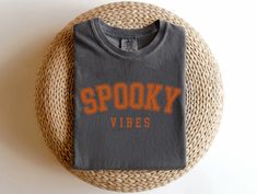 Christmas Baby Announcement, Halloween Colors, Comfort Gray, Classic Halloween, Spooky Vibes, Comfort Colors Shirt, Fall Accessories, Halloween Fashion, Grey Tee