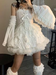 White Tiered Ruffle Hem Top with Bowknots Ruffle Cami Top, Kawaii Outfit Ideas, Kawaii Fashion Outfits, Kawaii Dress, Fairytale Dress, Hem Top, Really Cute Outfits, Fancy Outfits, Kawaii Clothes