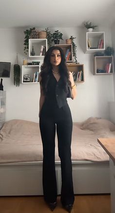 Night Wear Outfits, Black Outfit Fall, Office Outfits Comfy, Racerback Vest Outfit, Wine Mom Outfit, Brown Skin Outfits Fashion, Classy Grown Woman Outfits, Outfit Ideas Professional, Black Formal Outfits For Women