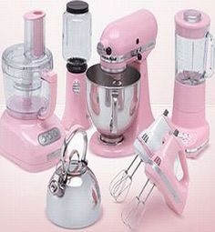 there are many pink mixers on the table