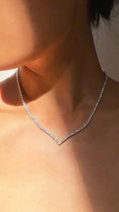 CARAT* London Vee Line Necklace Simple And Elegant Necklace, V Line Necklaces, Formal Necklace Classy, Simple Formal Jewelry, Vee Line Necklace, Gold Necklace Elegant, Formal Silver Jewelry, Gold Jewelry Formal, Prom Jewlrey