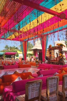 mehndi ceremony Indian Mehndi Function Decoration, Mehndi Decoration Ideas Outdoor, Vibrant Mehendi Decor, Beach Mehendi Decor, Moroccan Mehendi Decor, Wedding Chori Decoration, Mendhi Event Ideas, Mehndi Venue Decor, Haldi Decoration Indoor