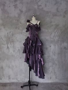 Formal Evening Gowns Purple, Dark Purple Prom Dress Long Gowns, Guphsey Dresses Fancy, Pretty Prom Dresses Long Purple, Purple Prom Dress Hoco, Best Prom Dresses Purple, Artist Prom Dress, Purple Halloween Dress, Ruffles Evening Dress