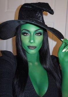 Green Witch Makeup Halloween Pretty, Green Witch Makeup Ideas, Witch Custome Ideas, Witch And Black Cat Costume, Make Up Bruja, Green Witch Makeup, Wicked Witch Makeup, Green Witch Costume, Witch Costumes For Women