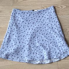 H&M Blue Floral Skirt - Brand New Size 2 High Waisted Above Knee Skirt Brown Tennis Skirt, 90s Mini Skirt, Above Knee Skirt, Summer Mini Skirt, Button Down Denim Skirt, Preppy Skirt, Metallic Pleated Skirt, Blue Floral Skirt, Grey Mini Skirt