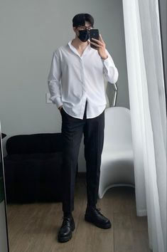 Outfit Kantor, Gentleman Style Outfits, Outfit Celana, Korea Outfit, Korean Street Fashion Men, Formal Attire For Men, Cream Outfit, Minimalist Fashion Men, Pants Outfit Men