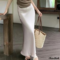 Olivia Mark - Champagne-colored Solid Color Mermaid Hem Midi Skirt with Hip-hugging Design Mermaid Midi Skirt, Color Block Skirt, Fishtail Dress, Dress Stretch, Denim Chic, Pleated Maxi Skirt, Brown Outfit, Half Skirt, Long Maxi Skirts