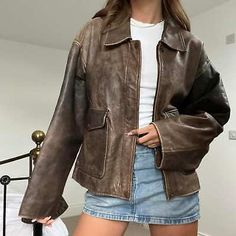 80s Oversize A2 Military Vintage Style Distressed Brown Real Leather Jacket | eBay Cute Vintage Jackets, Fall Accessories Aesthetic, Women 90s Fashion Outfits, How To Style Jackets, Fall 2024 Jackets, Classic Brown Leather Jacket, 90s Jacket Outfits, 90 Style Outfits 90s Fashion, Brown Leather Jacket Aesthetic