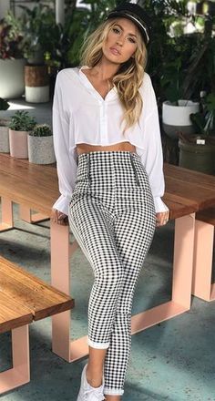 High Waisted Slacks, Checkered Pants, White Long Sleeve Blouse, Inspired Outfits, Outfits Casuales, Moda Fashion, White Shirt, Fashion Pants