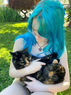 me and my kitty! #bluehair #kitty #cat #teal #tealhair #alt #brighthair #hairdye #colorfulhair #cats #tortoiseshell #tortoiseshellcat #aesthetic #hair #haircolor #hairspo #hairinspo #tealhair Tortoiseshell Hair Color, Tortoiseshell Hair, Tortoise Shell Hair, Turquoise Hair, Tortoise Shell Cat, Dye Colors, Bright Hair, Hair Dye Colors