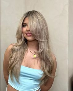 Discover the magic of 'bronde' balayage, where brunette meets blonde in a sun-drenched dance. Long, feathered layers bring movement, and a sweeping fringe adds a touch of grace. Styled into a sleek blowout, each strand shines with depth and light. Click to explore our gallery and follow us on Pinterest for more ideas! ** Photo Credit: Instagram @coloredbycarlos Long Feathered Layers, Sweeping Fringe, Feathered Layers