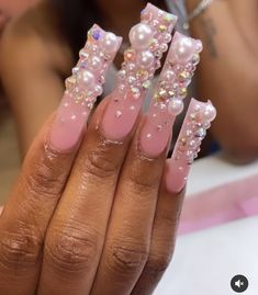 Birthday Acrylic Nails Ideas, Birthday Nails With Pearls, Acrylic Nail Designs Perl, Long Nails With Rhinestones, Birthday Nails Pearls, Princess Nails Aesthetic, Acrylic Nails Coffin Pearl Pink, Extra Acrylic Nails Designs, Junk Nails Designs