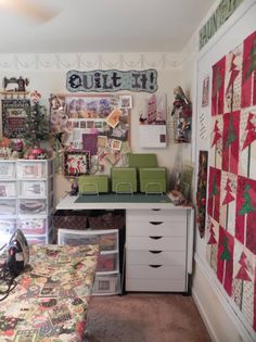 a room filled with lots of different types of quilts on the walls and drawers