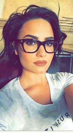 Demi Lovato Short Hair, Celebrity Short Hairstyles, Looks Rihanna, Short Hair Cuts For Round Faces, Celebrity Short Hair, Shoulder Hair, Best Short Haircuts, Round Face Haircuts