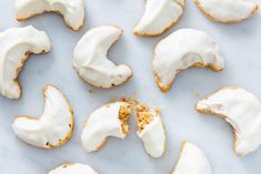 Pecan Crescents, Pecan Crescent Cookies, Sandies Recipe, Shortbread Cake, Poppy Seed Cookies, Almond Crescent Cookies, Lemon Biscuits, Crescent Cookies, Pecan Cookies