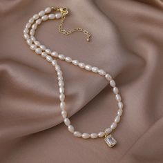 Material: Alloy Fashion Element: Pearl Style: Korean Korean Style Rhinestone Wedding Hair Accessories, Real Pearl Jewellery, French Baroque, Bijoux Art Nouveau, Natural Pearl Necklace, Pretty Jewelry Necklaces, Woven Ring, Moonstone Pendant Necklace, Motifs Perler