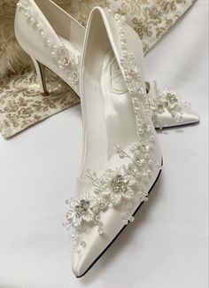 Simply Beautiful Hand Finished Daisy Chain Embellished Satin Bridal Shoes Satin Bridal Shoes Beautifully Hand Finished with Silver Diamante Flowers with Pearl Very Elegant Perfect Wedding Day Shoe High for Elegance Perfect for Comfort Sizes: UK 3-7 (EU 36-41) Beautifully Presented with Tissue Wrap Beautiful Wedding Shoes Brides Heels, Wedding Shoes Floral, Wedding Footwear For Bride, Embellished Pointed Toe Wedding Shoes, Elegant Wedding Shoes Heels, Bridgerton Shoes, Diy Wedding Heels, Wedding Heels For Bride, Posh Shoes