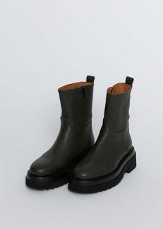 Homers' siena boot is crafted of soft leather and features an inside zip closure round toe and extra light rubber sole.    details    - inside zip closure.  - round toe. soft leather lining.  - extra light rubber sole.  - made in spain.    color forest. 100% leather. 100% rubber sole. Creeper Boots, Travel Fits, Ankle Flats, Lug Sole Boots, Fit Check, Lug Sole, Siena, Fashion Sense, Soft Leather