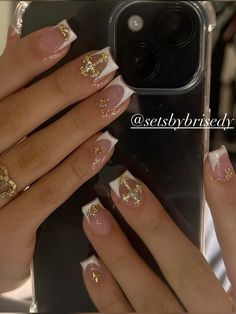 #gold #nails Gold French Tips Short, Acrylic White And Gold Nails, White And Gold French Tip Square Nails, French Tip Acrylic Nails Gold Accent, French Tip One Nail Design, Yellow And Silver Nails Acrylic, Cute Gold Nails Short, Glitter Short French Tip Nails, Birthday Nails Gold Glitter