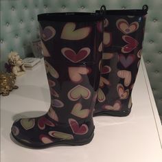 Heart Rain Boots Never Worn Rain Boots Aesthetic, Boots Aesthetic, Ladybug Print, Winter Rain, Rubber Rain Boots, Rain Boots, Size 6, Fashion Outfits, Women Shoes