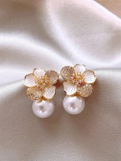 Amarillo Oro De moda Collar  Aleación de Hierro   Embellished Luxury Jewelry Gift, Timeless Earrings, Earrings Luxury, Daily Hairstyles, Floral Studs, Hair Rings, Hanging Earrings, Gift For Girls, Sophisticated Design